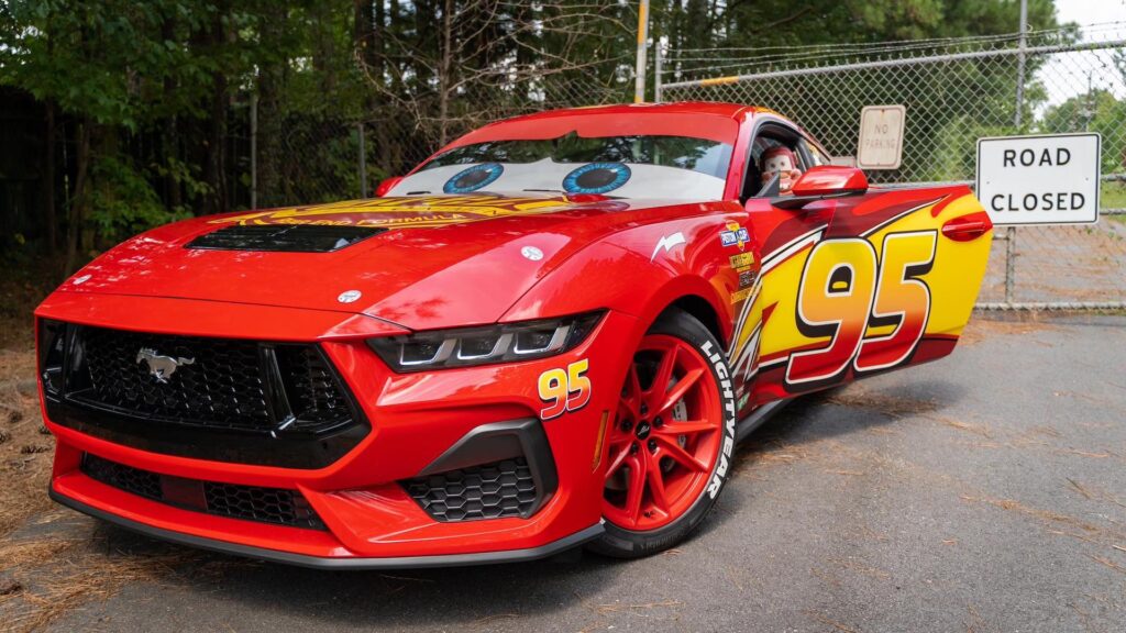 Red sports car racing setup inspired by Lightning McQueen in Forza